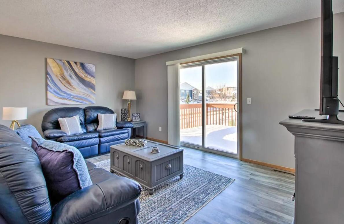 Welcoming West Fargo Retreat W Backyardヴィラ エクステリア 写真