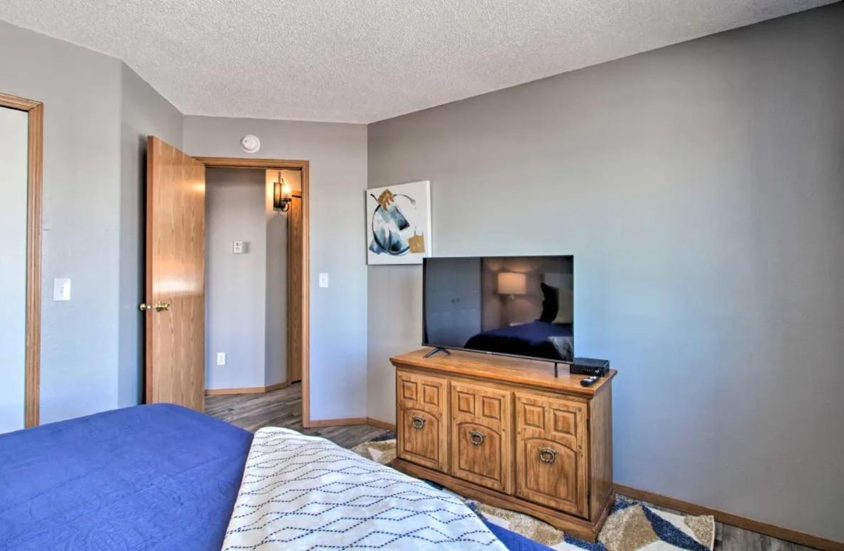Welcoming West Fargo Retreat W Backyardヴィラ エクステリア 写真