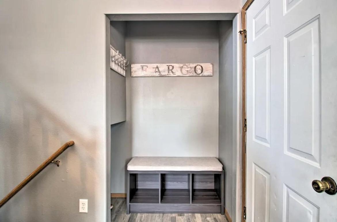 Welcoming West Fargo Retreat W Backyardヴィラ エクステリア 写真