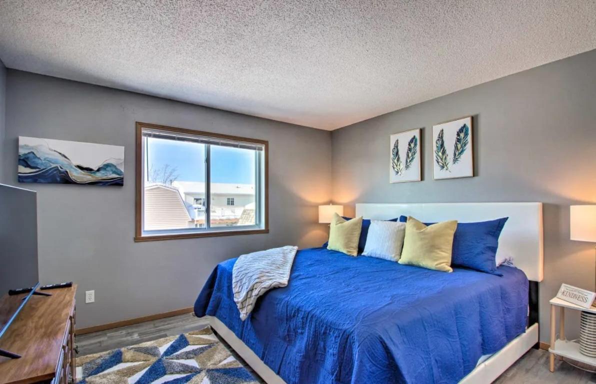 Welcoming West Fargo Retreat W Backyardヴィラ エクステリア 写真